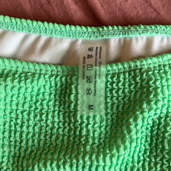 Neon green bikini - Picture 4 of 6